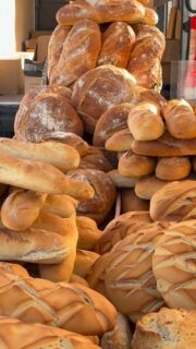 Hoy nos encuentras el @madrid_productores de la Avenida del Planetario en Madrid. Además si llegas a tiempo te puedes hacer con el famoso @eskringles ✨No faltes! 🥖💚✨

#pan #ecohorno #masamadre #panecologico #eskringles